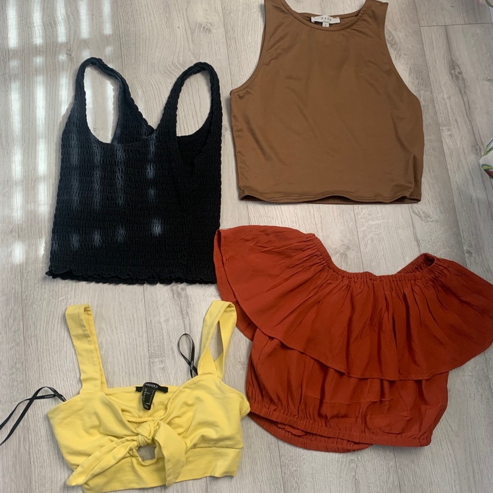 Set of 4 crop tops all size small